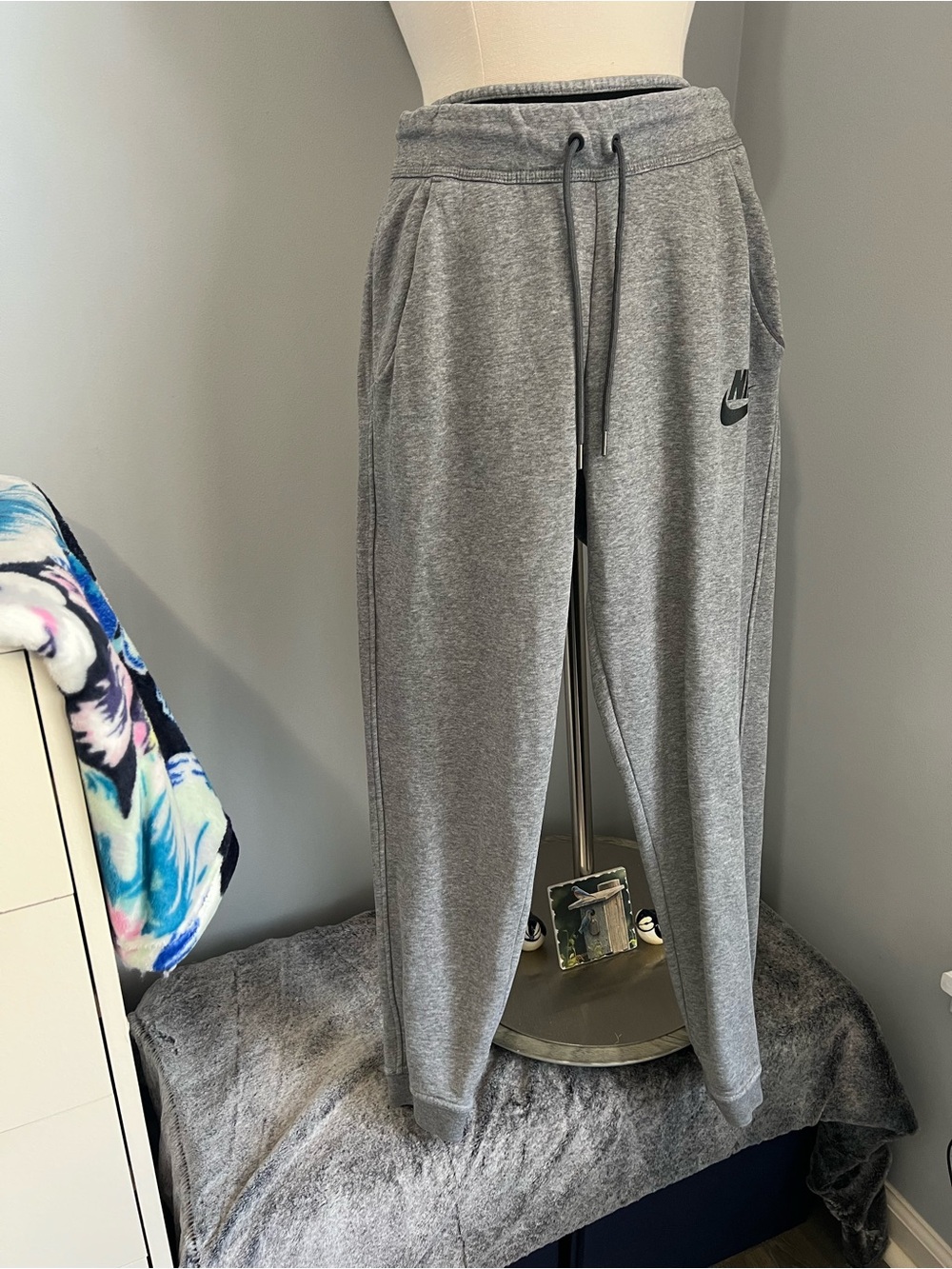 Nike Size M Gray Elastic Drawstring Waist Joggers with Pockets
